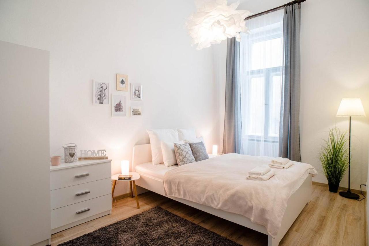 Comfy, Renewed 3 Bedroom Apt In Center Budapest Exteriör bild