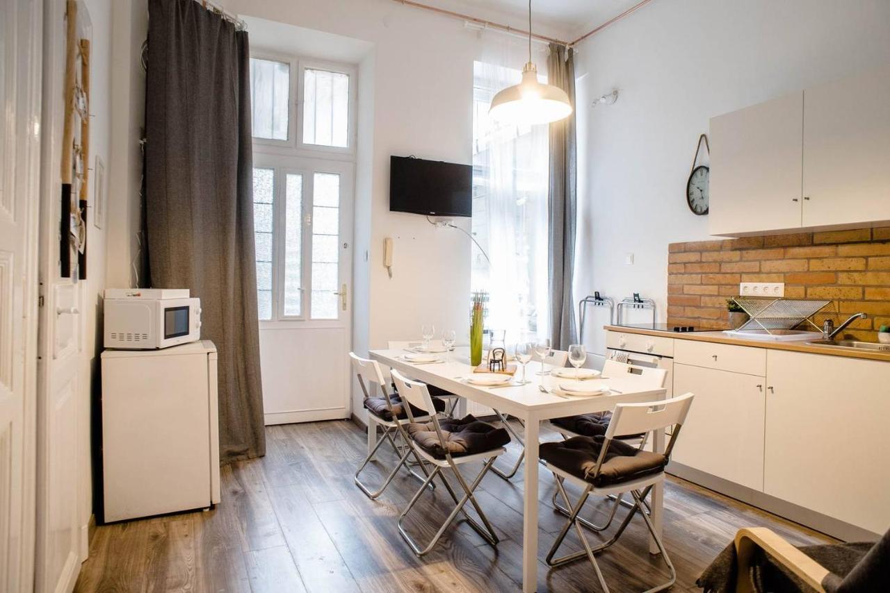Comfy, Renewed 3 Bedroom Apt In Center Budapest Exteriör bild