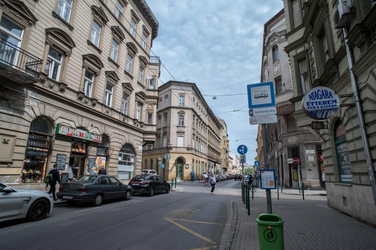 Comfy, Renewed 3 Bedroom Apt In Center Budapest Exteriör bild
