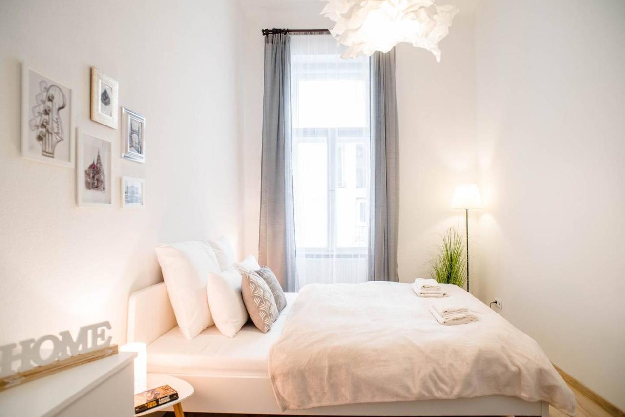 Comfy, Renewed 3 Bedroom Apt In Center Budapest Exteriör bild
