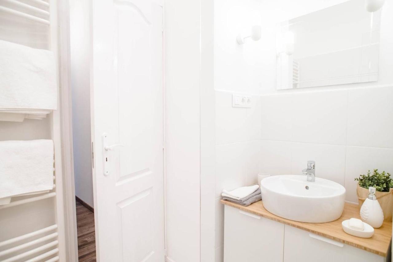Comfy, Renewed 3 Bedroom Apt In Center Budapest Exteriör bild