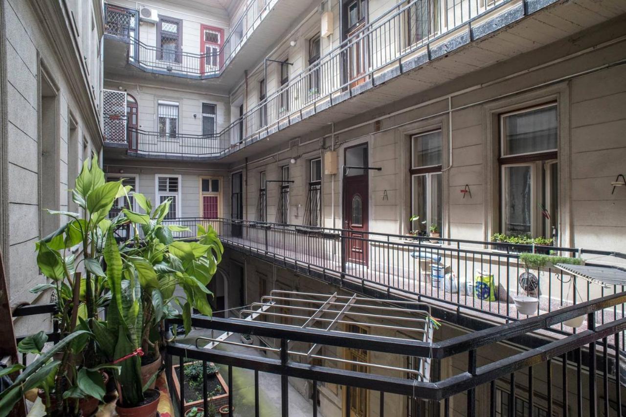 Comfy, Renewed 3 Bedroom Apt In Center Budapest Exteriör bild