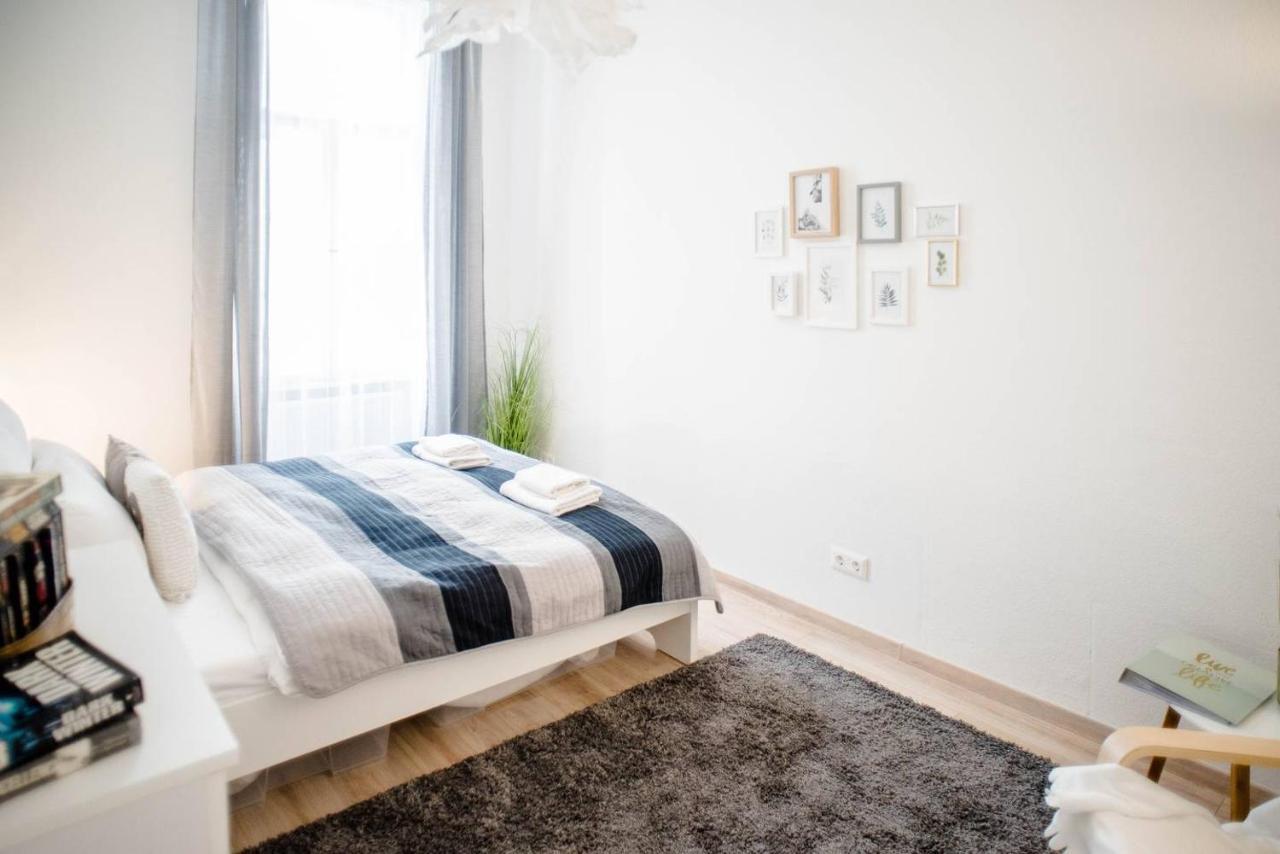 Comfy, Renewed 3 Bedroom Apt In Center Budapest Exteriör bild